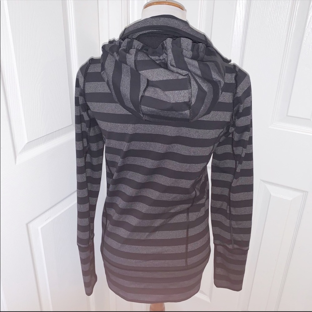Lululemon gray black macro striped stride jacket 6 - Picture 4 of 8